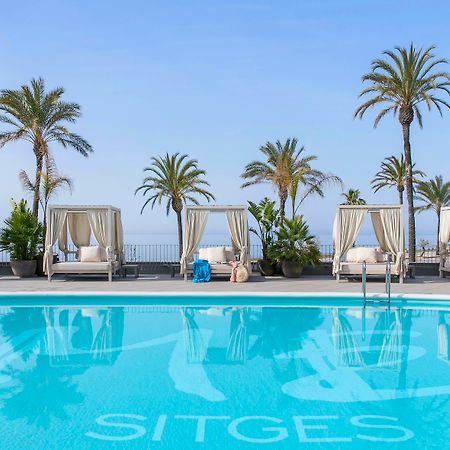 فندق Me Sitges Terramar المظهر الخارجي الصورة The pool at the hotel