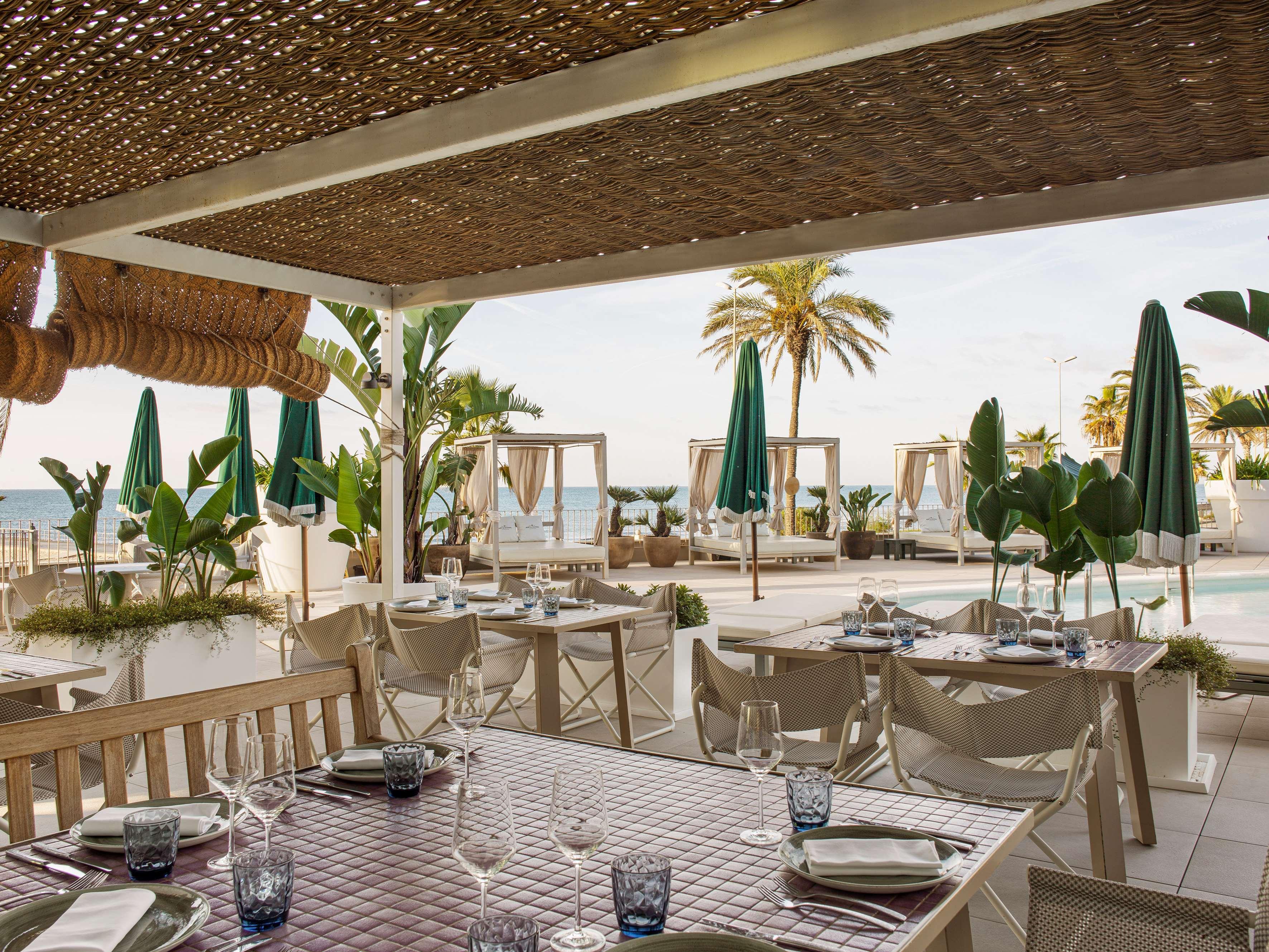 فندق Me Sitges Terramar المظهر الخارجي الصورة The Beach Club