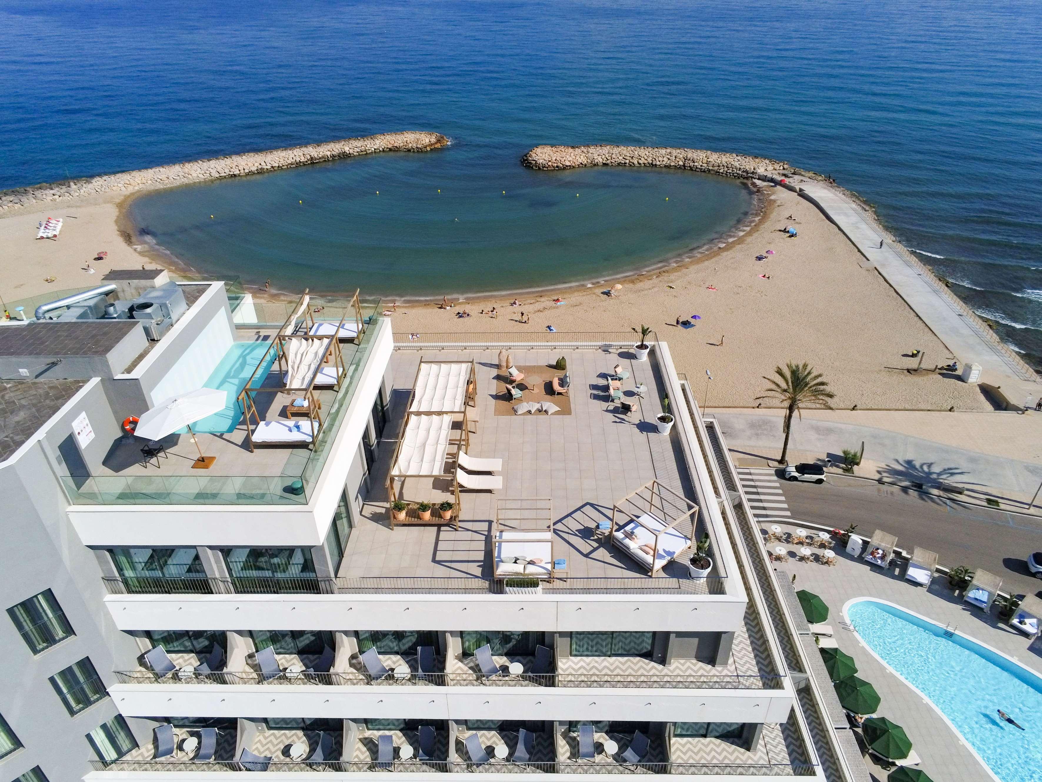 فندق Me Sitges Terramar المظهر الخارجي الصورة Aerial view of the hotel