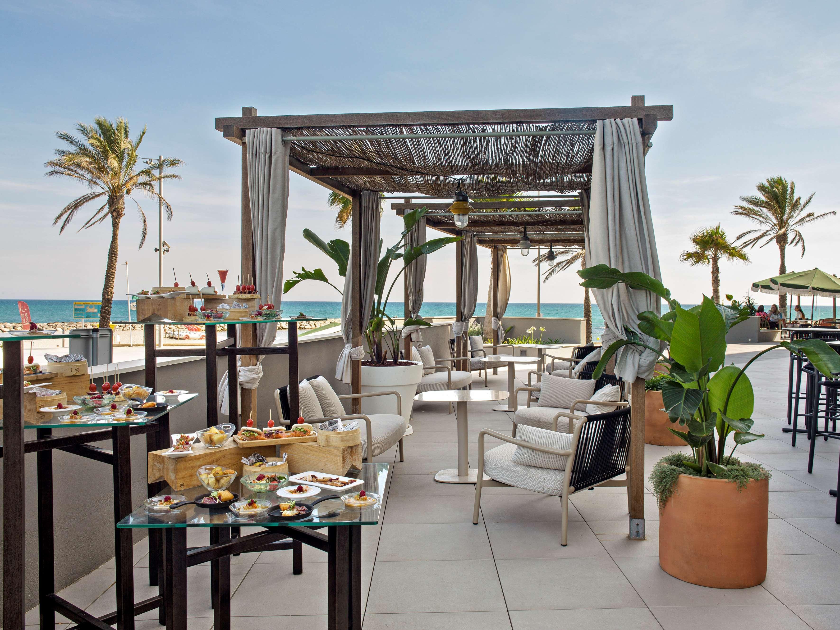 فندق Me Sitges Terramar المظهر الخارجي الصورة The Beach at The Westin