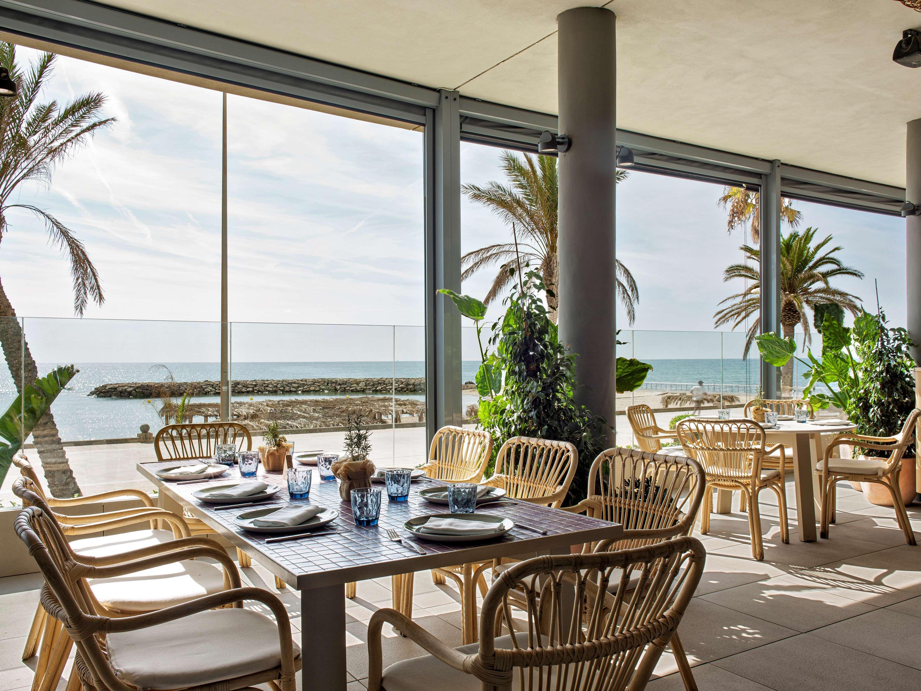 فندق Me Sitges Terramar المظهر الخارجي الصورة Restaurant