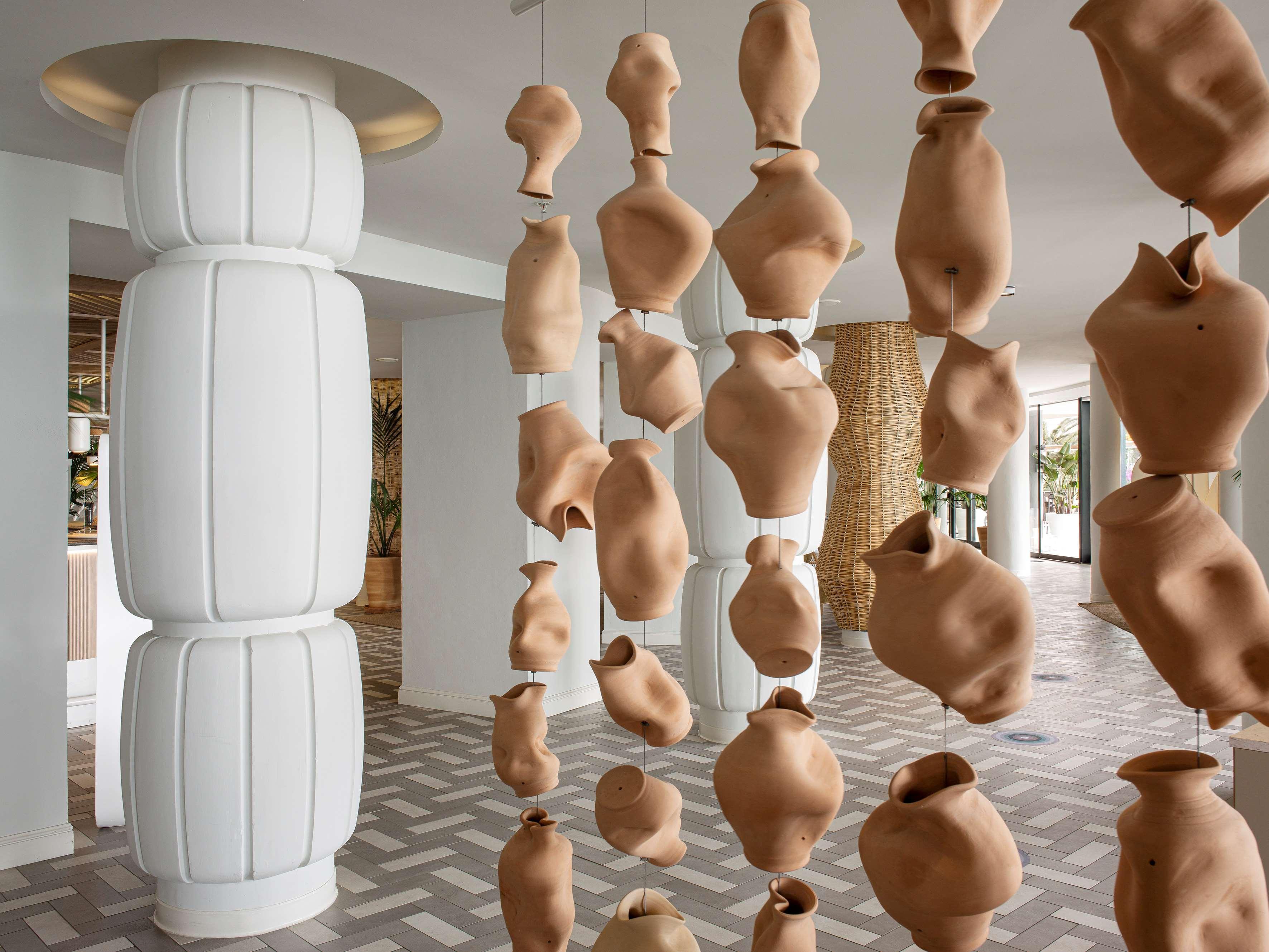 فندق Me Sitges Terramar المظهر الخارجي الصورة Installation of the work "The 1000 Faces of the Sun" at the Hotel The Standard, East Village, New York City, 2015