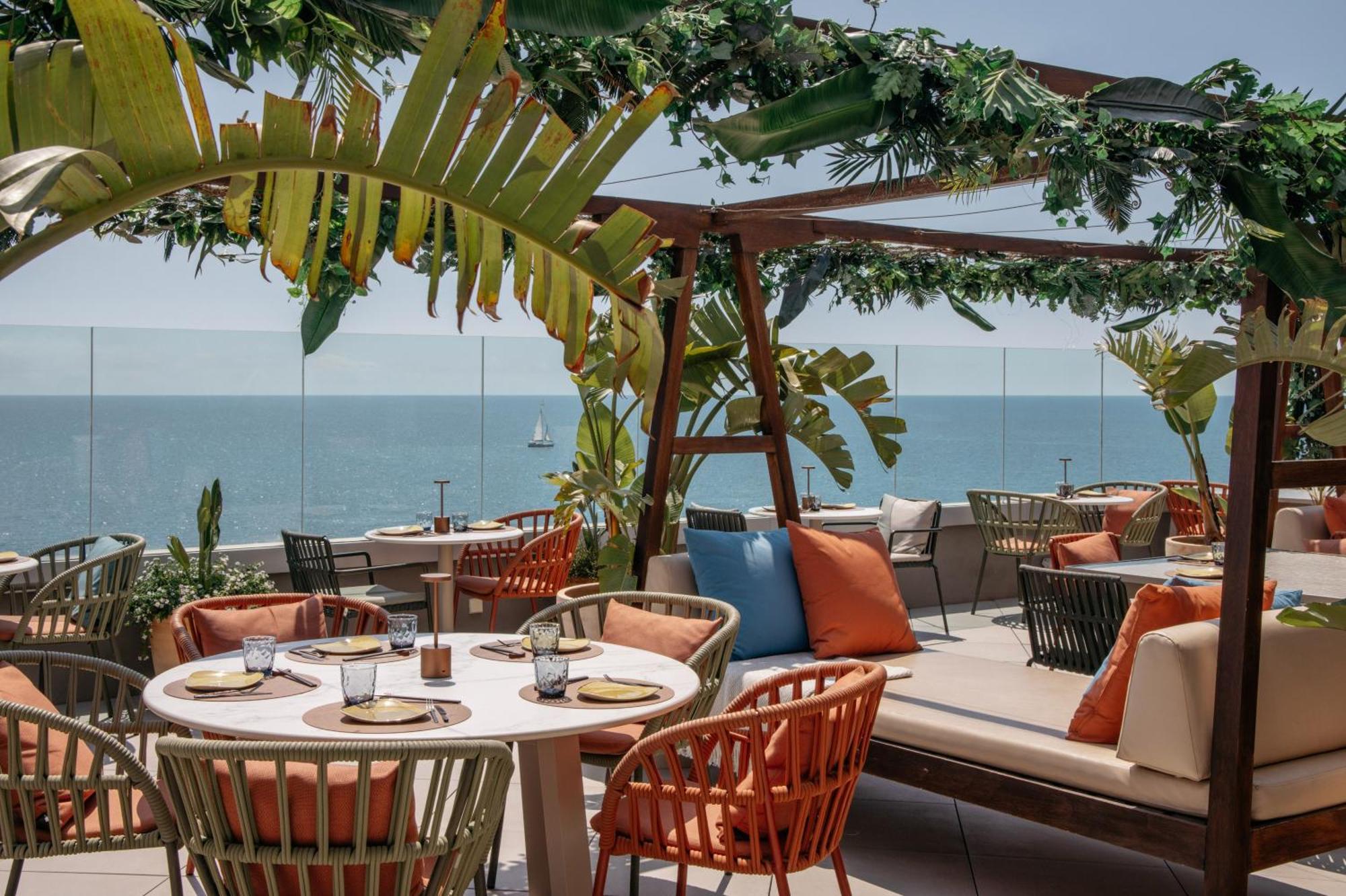فندق Me Sitges Terramar المظهر الخارجي الصورة The Deck