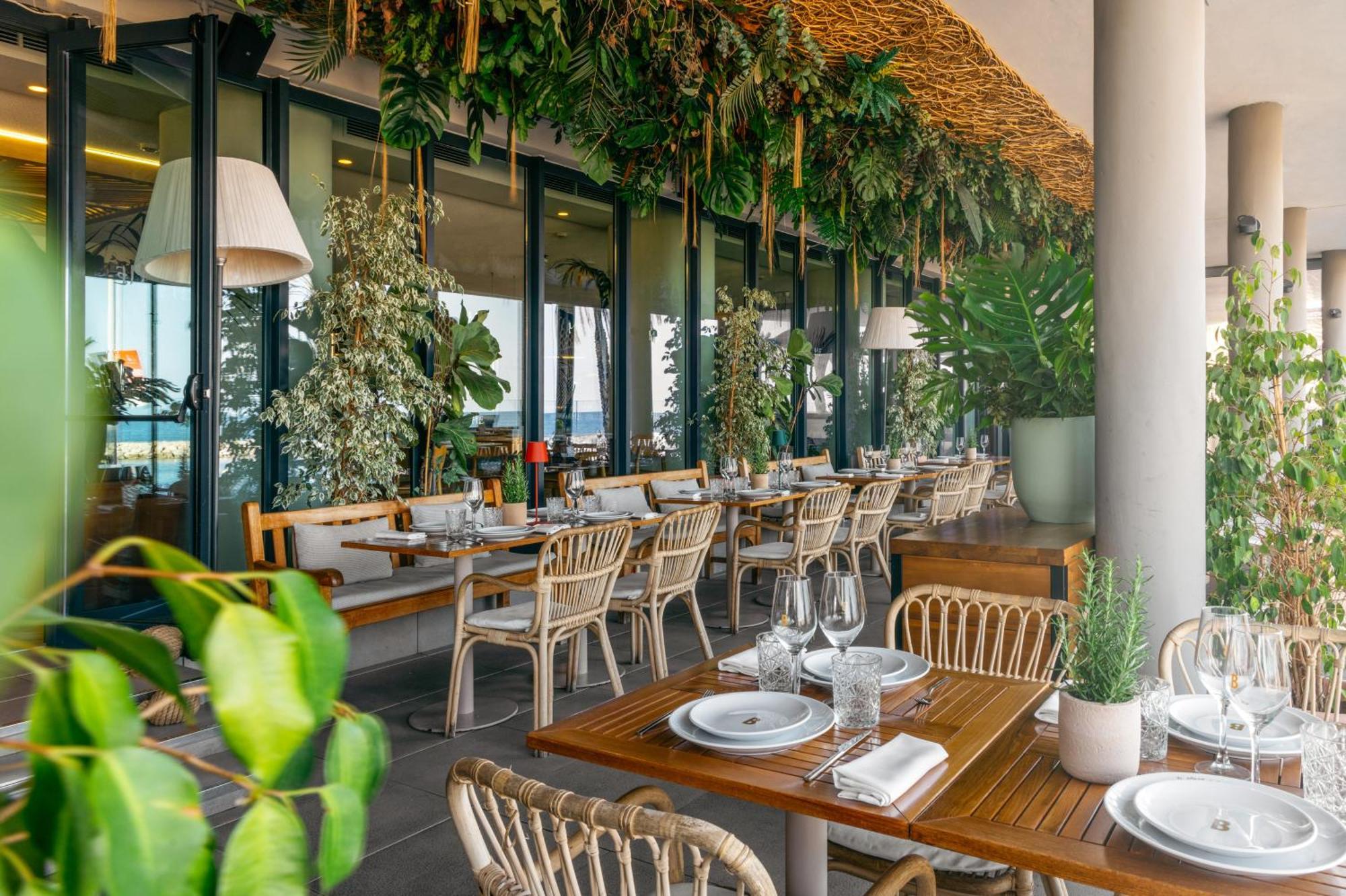 فندق Me Sitges Terramar المظهر الخارجي الصورة Restaurant